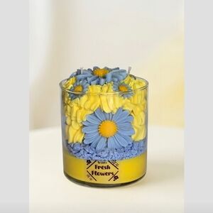 Blue Daisy Candle